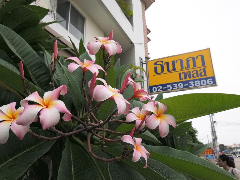 Thanapa Place Bangkok Room photo