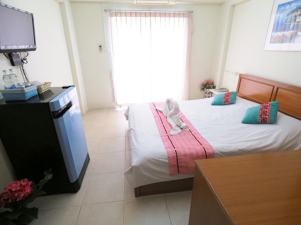 Thanapa Place Bangkok Room photo