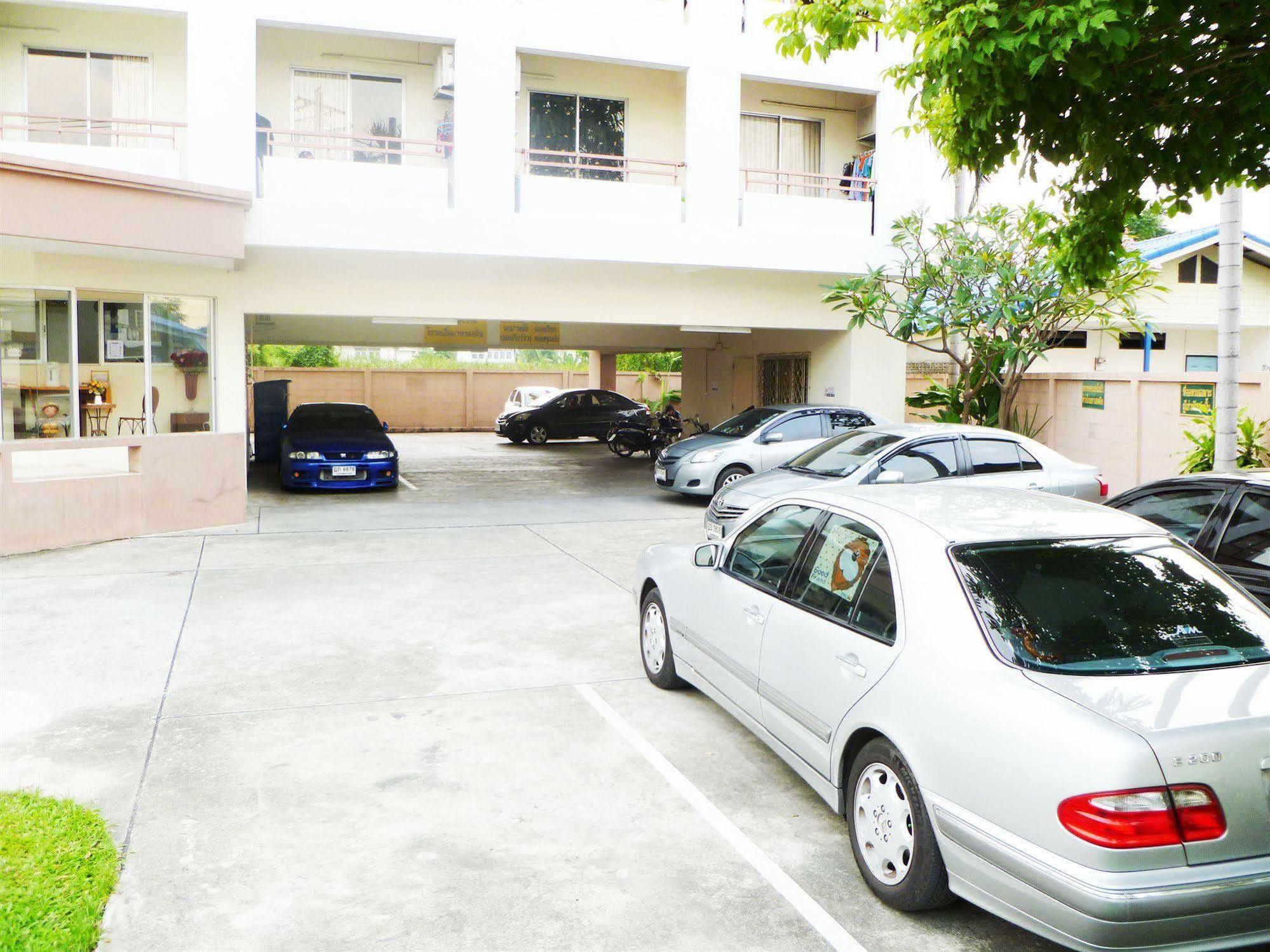 Thanapa Place Bangkok Exterior photo